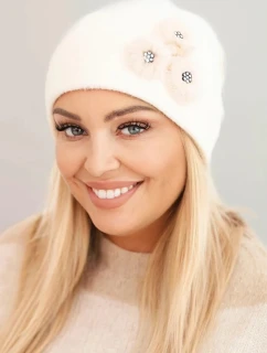 Dámská čepice s ozdobnými model 21474869 květinami elegantní ecru - K-Fashion