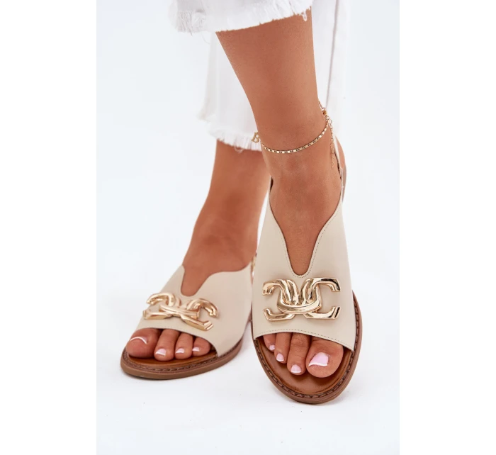 Dámské sandály na plochém podpatku se zlatou ozdobou béžové model 21701665 - EVENTO