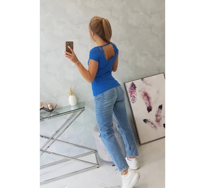 Halenka s krajkovým výstřihem chrpově modrá