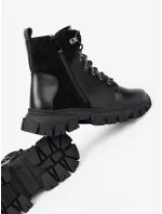 Pěkné dámské černé  kotníčkové boty platforma