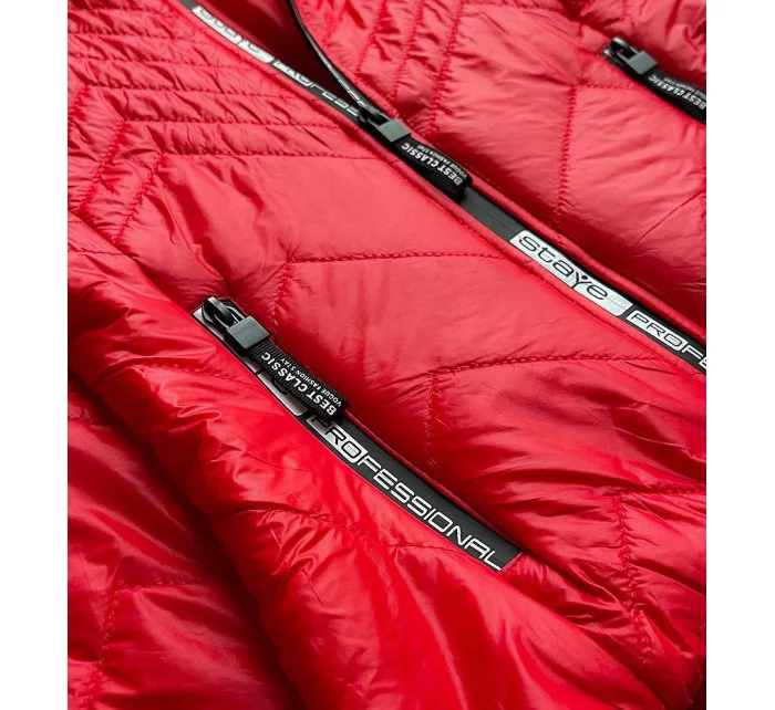 Krátká červená dámská prošívaná bunda s kapucí (B9566) Krátká červená dámská prošívaná bunda s kapucí (B9566)