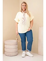 Dámská viskózová halenka pro plnoštíhlé s krátkým rukávem a ozdobným šátkem žlutá