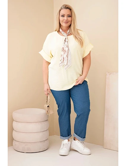 Dámská viskózová halenka pro plnoštíhlé s krátkým rukávem a ozdobným šátkem žlutá