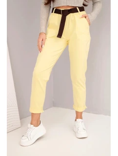 Dámské bavlněné kalhoty s páskem a ohrnutým lemem žluté