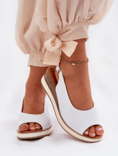 Kožené Sandály Na Klínu model 21693596 Bílé - Artiker