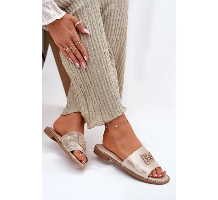 Dámské Sandály Na Plochém Podpatku S Ozdobou model 21696786 Zlaté - S.Barski Dámské Sandály Na Plochém Podpatku S Ozdobou model 21696786 Zlaté - S.Barski