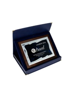 Plastový diplom s vyrytou kovovou destičkou + pouzdro