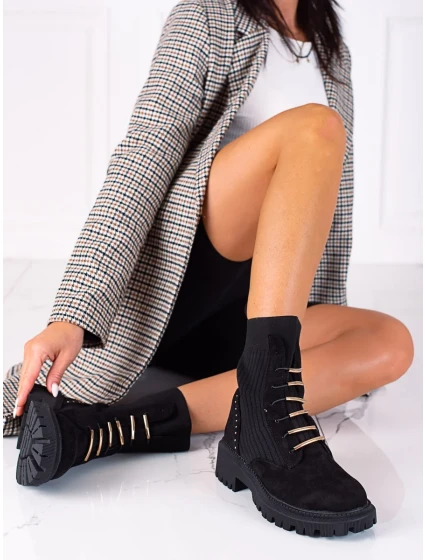 Pohodlné kotníčkové boty černé dámské na plochém podpatku Pohodlné kotníčkové boty černé dámské na plochém podpatku