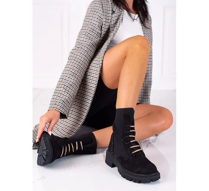 Pohodlné kotníčkové boty černé dámské na plochém podpatku Pohodlné kotníčkové boty černé dámské na plochém podpatku