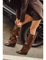 Dámské kozačky z eko kůže s lemem na podpatku hnědé model 21710062 - Boto