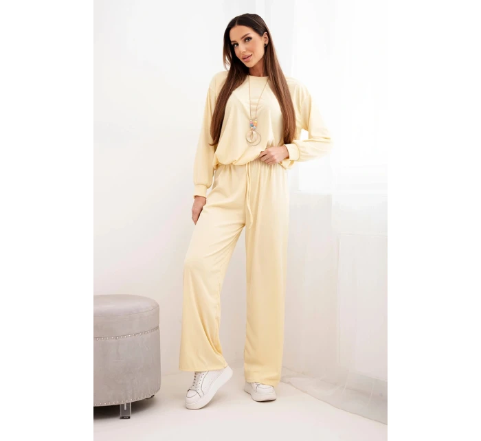 Dámský komplet viskózová mikina s přívěskem a široké kalhoty žlutý