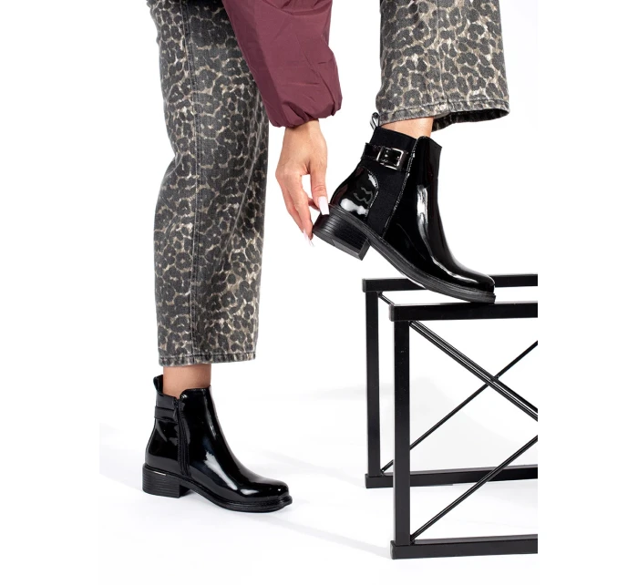 Originální dámské černé kotníčkové boty na širokém podpatku Originální dámské černé kotníčkové boty na širokém podpatku