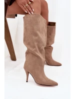 Nafukovací dámské kozačky na podpatku z eko semiše béžové model 21715329 - Boto