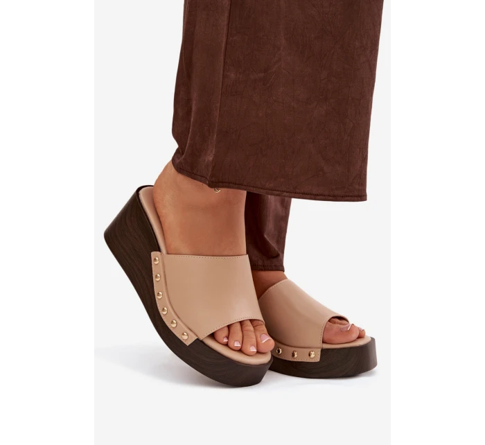 Dámské nazouváky na platformě se zlatými cvoky Béžové Arionne