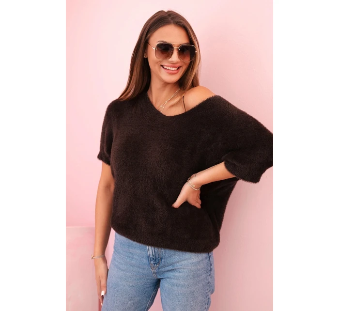 Svetr dámský z měkkého chlupu s výstřihem do V krátký rukáv hnědý Svetr dámský z měkkého chlupu s výstřihem do V krátký rukáv hnědý