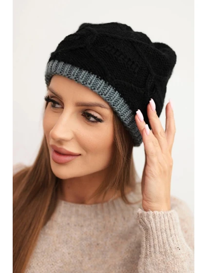 Dámská zimní čepice z vlny s proplétaným vzorem K443 černá + šedá Dámská zimní čepice z vlny s proplétaným vzorem K443 černá + šedá