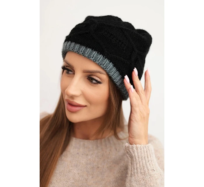 Dámská zimní čepice z vlny s proplétaným vzorem K443 černá + šedá Dámská zimní čepice z vlny s proplétaným vzorem K443 černá + šedá