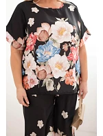 Dámský komplet Plus Size s halenkou a kalhotami s květinovým vzorem a širokými nohavicemi černý