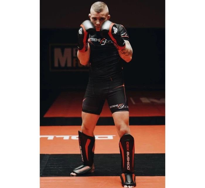 Chrániče holenních kostí M - Phantom Red Chrániče holenních kostí M - Phantom Red