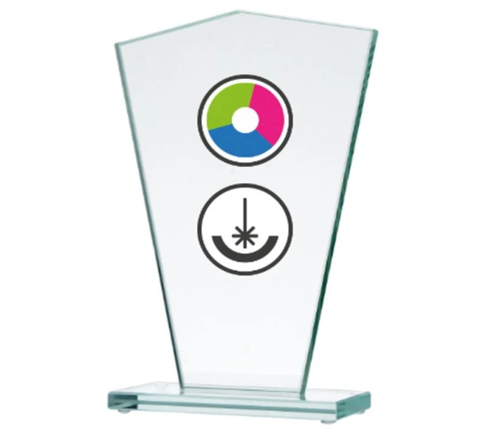 Skleněná trofej s barevným potiskem LuxorJet, gravírováním a inkoustovou výplní