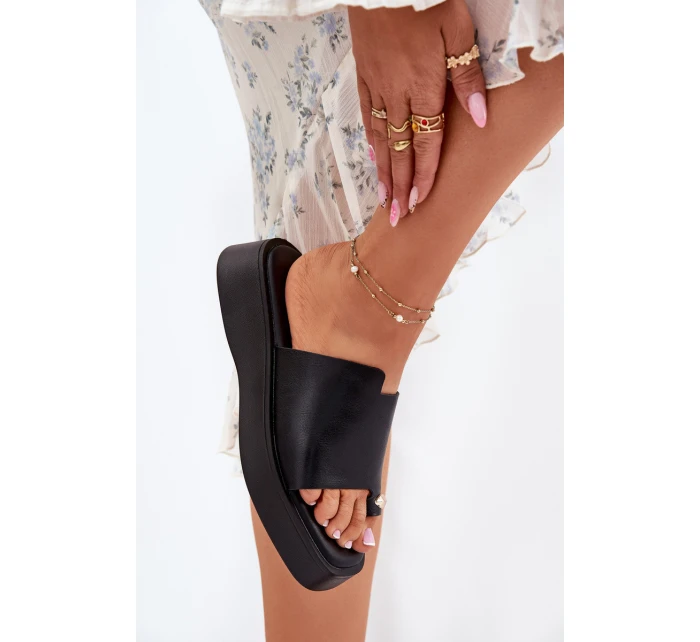 Dámské Pantofle Na Platformě S Dekorativním Detalem Černé model 21696863 - EVENTO