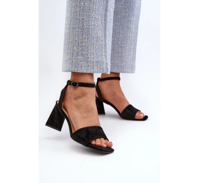Dámské sandály na podpatku z eko semiše Černé model 21658243 - VINCEZA