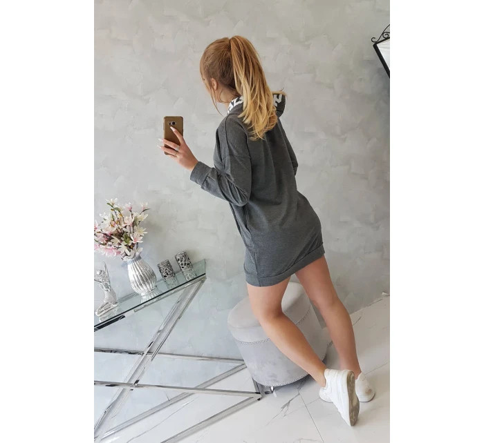 Oversize šaty s kapucí v grafitové barvě Oversize šaty s kapucí v grafitové barvě