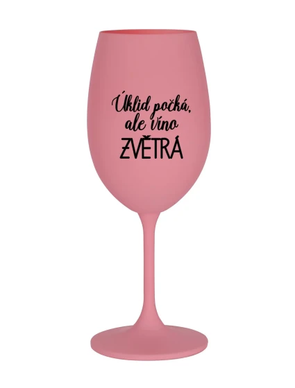 ÚKLID POČKÁ, ALE VÍNO ZVĚTRÁ - růžová sklenice na víno 350 ml