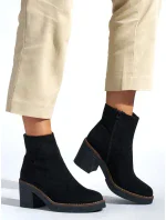Originální černé dámské kotníčkové boty na širokém podpatku Originální černé dámské kotníčkové boty na širokém podpatku