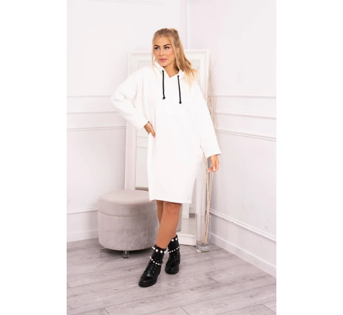 Šaty s kapucí a bočním rozparkem ecru Šaty s kapucí a bočním rozparkem ecru
