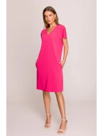 model 20966038 Šaty uvolněného střihu s výstřihem do V růžové - STYLOVE model 20966038 Šaty uvolněného střihu s výstřihem do V růžové - STYLOVE