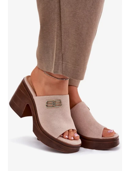 Dámské pantofle na masivním podpatku se zlatým detailem Vinceza – béžové