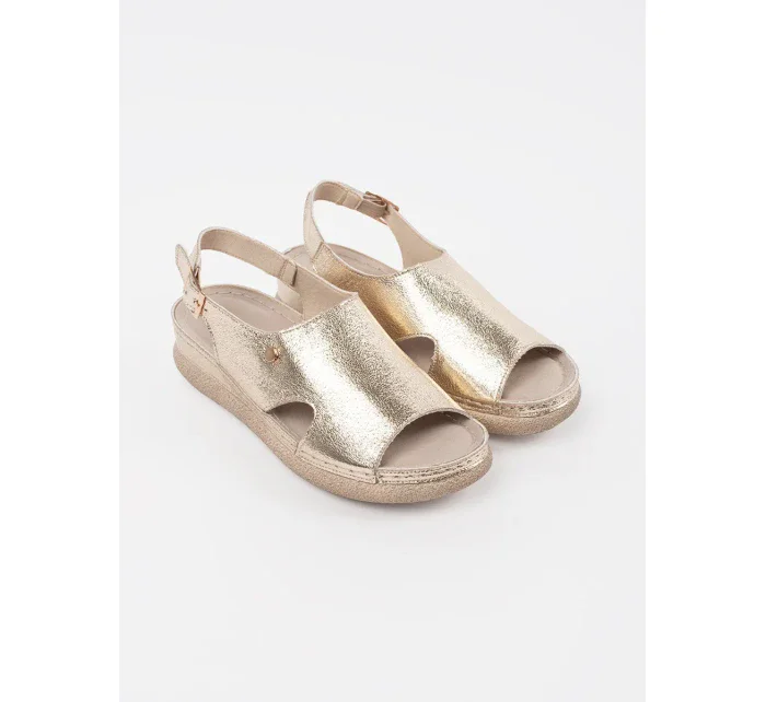 Luxusní dámské  sandály zlaté na plochém podpatku