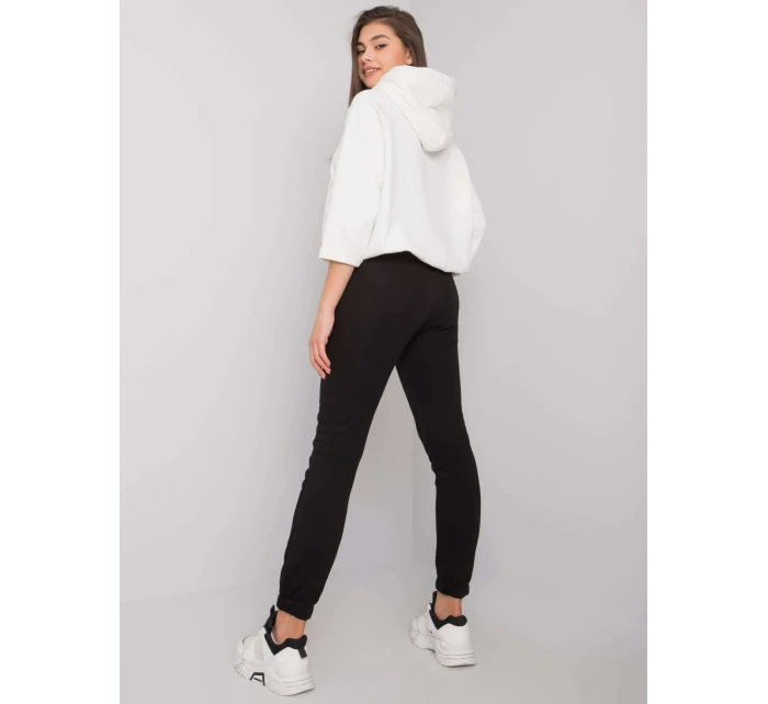 Souprava RV KMPL 6918.04 bílá a černá Souprava RV KMPL 6918.04 bílá a černá