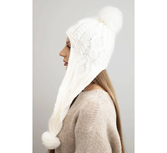 Dámská zimní čepice z vlny s bambulkami a prodlouženými stranami K448 bílá