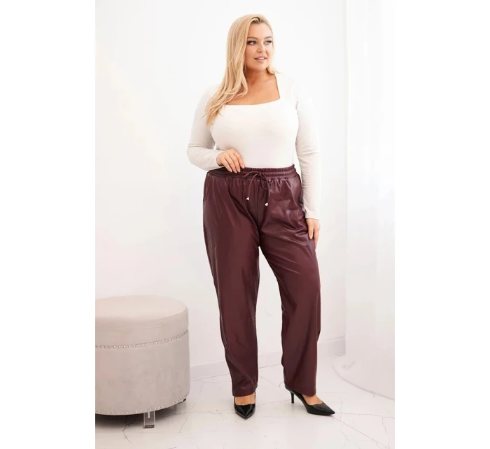 Dámské kalhoty Plus Size z ekokůže s vysokým pasem a gumou v pase bordové