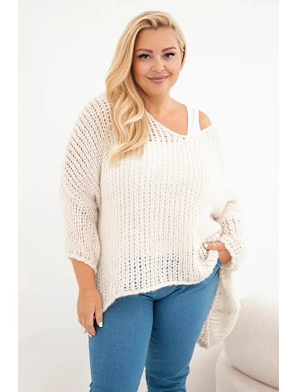 Dámský svetr oversized se vzorem a výstřihem do V a delším zadním dílem béžový Dámský svetr oversized se vzorem a výstřihem do V a delším zadním dílem béžový