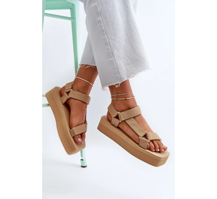 Dámské sandály na platformě béžové model 21654501 - Boto Dámské sandály na platformě béžové model 21654501 - Boto