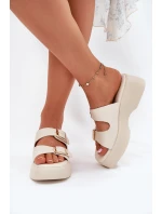Dámské pantofle na platformě a klínu s přezkami světle béžové Nitarelia Dámské pantofle na platformě a klínu s přezkami světle béžové Nitarelia