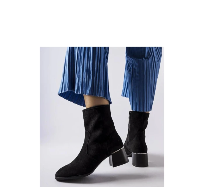 Boty na podpatku model 205871 Solea Boty na podpatku model 205871 Solea