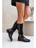 Zateplené kozačky na plochém podpatku s ozdobnou sponou černé model 21675698 - Boto