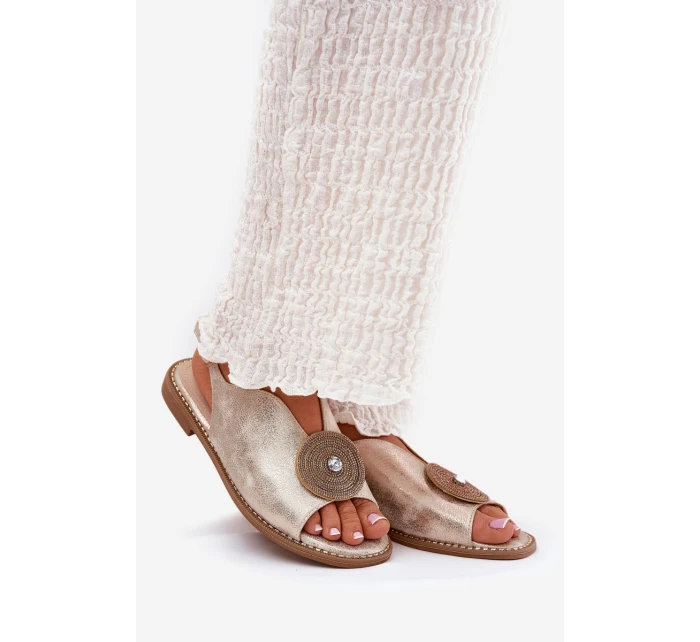 Lesklé Dámské Sandály S Dekorativním Detalem model 21691490 Zlaté - S.Barski Lesklé Dámské Sandály S Dekorativním Detalem model 21691490 Zlaté - S.Barski