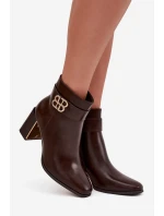 Dámské kotníkové boty na sloupku Galinne s páskem a zlatým detailem – čokoládová