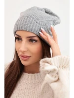 Dámská zimní klasická čepice s jemným vzorem model 21878043 šedá - K-Fashion Dámská zimní klasická čepice s jemným vzorem model 21878043 šedá - K-Fashion
