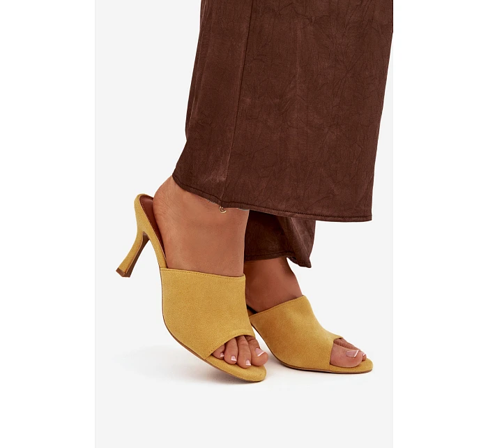 Dámské pantofle na z eko semiše žluté model 21918740 - Boto