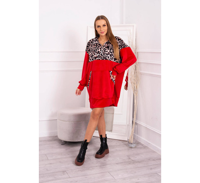 Velurové šaty s leopardím potiskem červené
