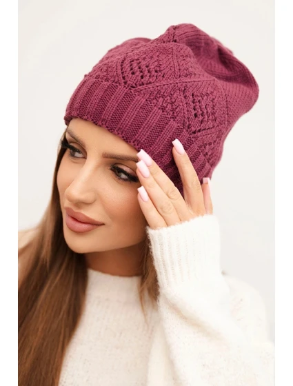 Dámská zimní čepice z vlny a s geometrickým vzorem model 21753189 tmavě fialová - K-Fashion