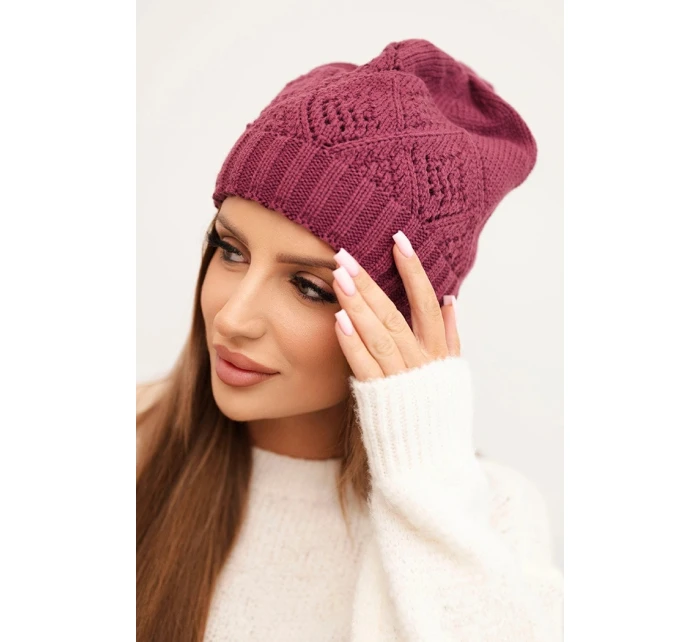 Dámská zimní čepice z vlny a s geometrickým vzorem model 21753189 tmavě fialová - K-Fashion
