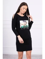 Šaty s potiskem model 18744034 černé - K-Fashion Šaty s potiskem model 18744034 černé - K-Fashion