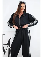 Dámský bavlněný komplet s oversized kalhotami a model 22294718 pruhy černý - K-Fashion Dámský bavlněný komplet s oversized kalhotami a model 22294718 pruhy černý - K-Fashion
